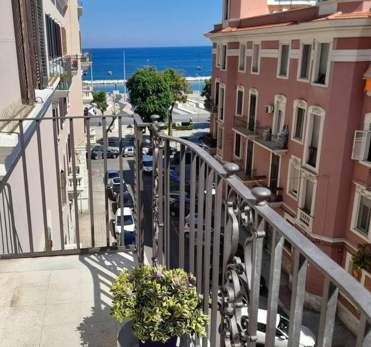 Casa Jole, Appartamento In Centro Bari Extérieur photo